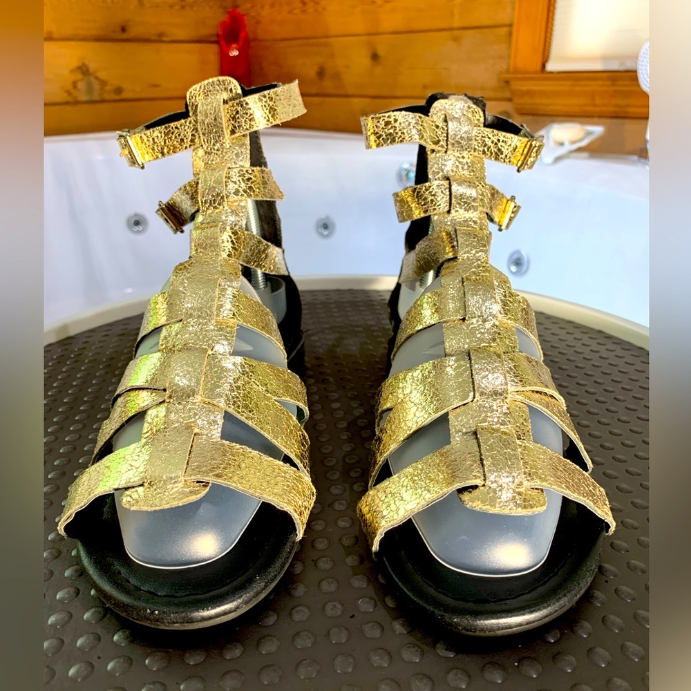 Rock & Republic W Sz 8.5 Med Gold Gladiator Sandals VGC pre-owned from KOHL’S
